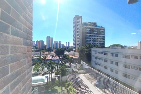 Apartamento para alugar com 110m², 2 quartos e 2 vagas Apartamento para alugar com 110m², 2 quartos e 2 vagasVista da Área de Serviço
