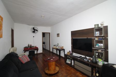 Casa à venda com 280m², 3 quartos e 2 vagasSala