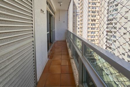 Apartamento para alugar com 139m², 3 quartos e 1 vaga Apartamento para alugar com 139m², 3 quartos e 1 vagaVaranda