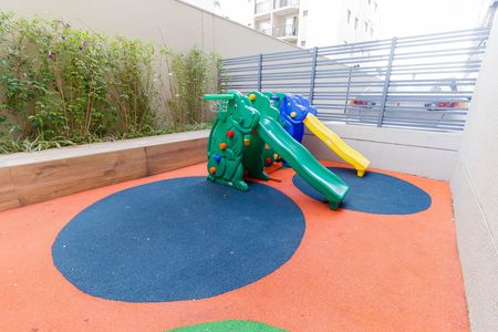 Apartamento para alugar com 38m², 2 quartos e 1 vaga Apartamento para alugar com 38m², 2 quartos e 1 vagaÁrea comum - Playground