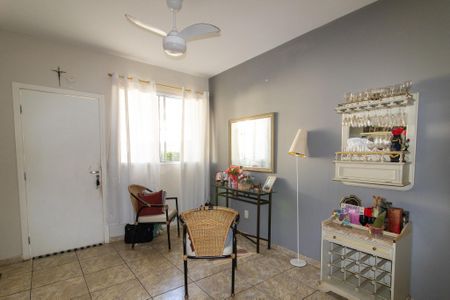 Casa de condomínio à venda com 90m², 3 quartos e 3 vagasSala