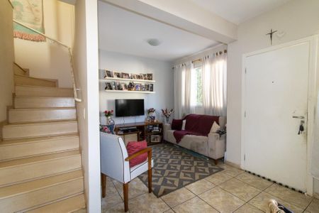 Casa de condomínio à venda com 90m², 3 quartos e 3 vagasSala