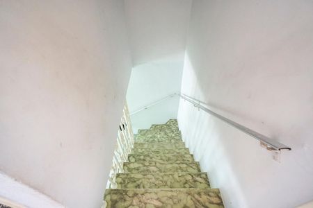 Casa à venda com 150m², 2 quartos e 1 vagaEscada