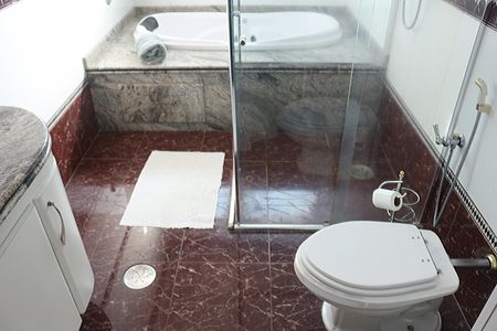 Casa para alugar com 423m², 3 quartos e 6 vagasBanheiro da Suíte 1