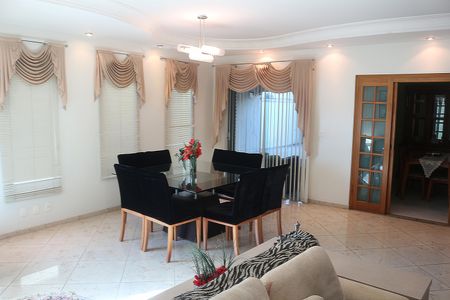 Casa para alugar com 423m², 3 quartos e 6 vagasSala