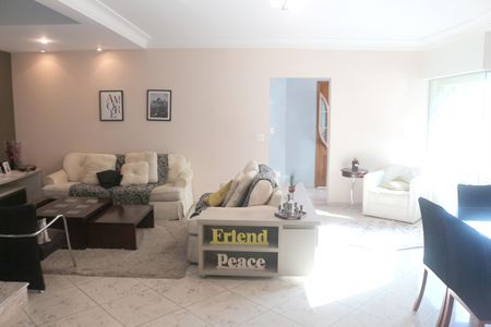 Casa para alugar com 423m², 3 quartos e 6 vagasSala