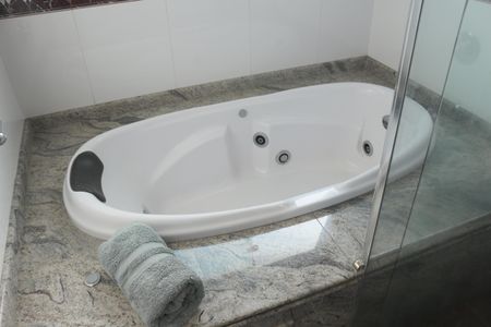 Casa para alugar com 423m², 3 quartos e 6 vagasBanheiro da Suíte 1