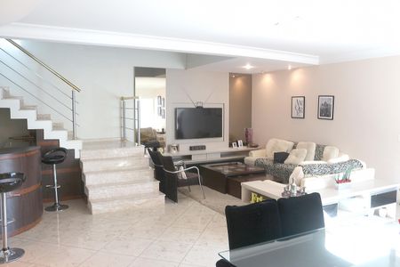 Casa para alugar com 423m², 3 quartos e 6 vagasSala