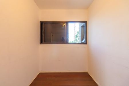 Apartamento para alugar com 278m², 4 quartos e 3 vagas Apartamento para alugar com 278m², 4 quartos e 3 vagasQuarto de Serviço