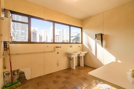 Apartamento para alugar com 278m², 4 quartos e 3 vagas Apartamento para alugar com 278m², 4 quartos e 3 vagasÁrea de Serviço
