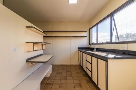 Apartamento para alugar com 278m², 4 quartos e 3 vagas Apartamento para alugar com 278m², 4 quartos e 3 vagasCozinha