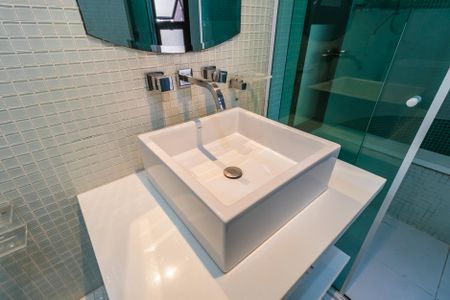 Apartamento para alugar com 278m², 4 quartos e 3 vagas Apartamento para alugar com 278m², 4 quartos e 3 vagasBanheiro da Suíte 2