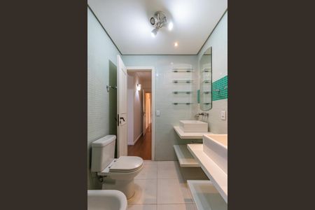 Apartamento para alugar com 278m², 4 quartos e 3 vagas Apartamento para alugar com 278m², 4 quartos e 3 vagasBanheiro da Suíte 2