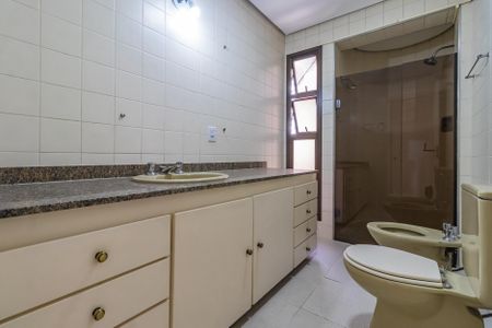 Apartamento para alugar com 278m², 4 quartos e 3 vagas Apartamento para alugar com 278m², 4 quartos e 3 vagasBanheiro Social