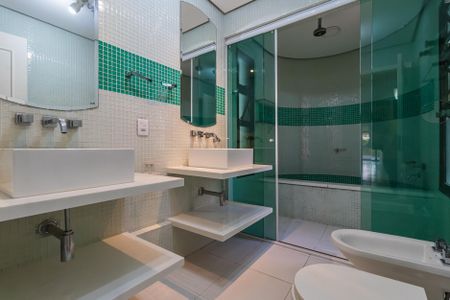 Apartamento para alugar com 278m², 4 quartos e 3 vagas Apartamento para alugar com 278m², 4 quartos e 3 vagasBanheiro da Suíte 2