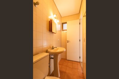 Apartamento para alugar com 278m², 4 quartos e 3 vagas Apartamento para alugar com 278m², 4 quartos e 3 vagasBanheiro de Serviço