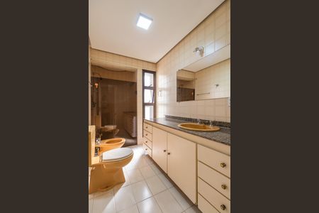 Apartamento para alugar com 278m², 4 quartos e 3 vagas Apartamento para alugar com 278m², 4 quartos e 3 vagasBanheiro da Suíte 1