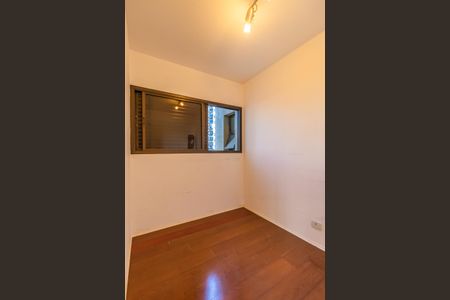 Apartamento para alugar com 278m², 4 quartos e 3 vagas Apartamento para alugar com 278m², 4 quartos e 3 vagasQuarto de Serviço