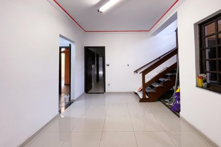 Casa à venda com 300m², 4 quartos e 4 vagasHall