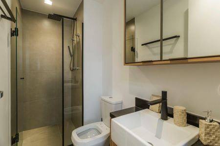 Banheiro de kitnet/studio para alugar com 1 quarto, 50m² em Moema, São Paulo