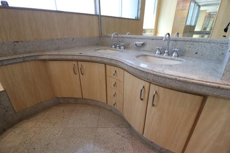 Casa para alugar com 404m², 5 quartos e 2 vagasBanheiro do Quarto 3