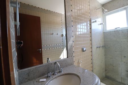Casa para alugar com 404m², 5 quartos e 2 vagasBanheiro do Quarto 2