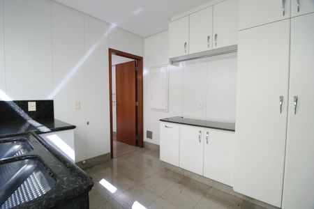 Casa para alugar com 404m², 5 quartos e 2 vagasÁrea de Serviço