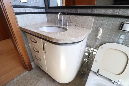 Casa para alugar com 404m², 5 quartos e 2 vagasBanheiro do Quarto 1