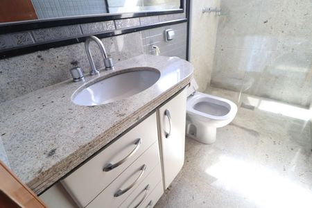 Casa para alugar com 404m², 5 quartos e 2 vagasBanheiro do Quarto 1