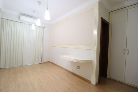 Casa para alugar com 404m², 5 quartos e 2 vagasQuarto 4 - Suíte