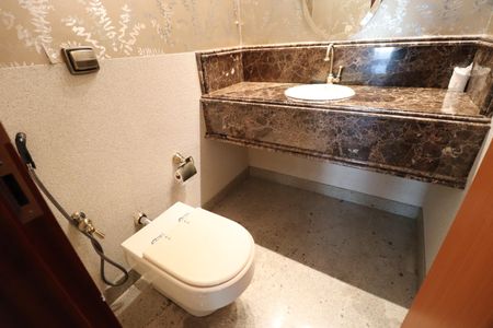 Casa para alugar com 404m², 5 quartos e 2 vagasLavabo