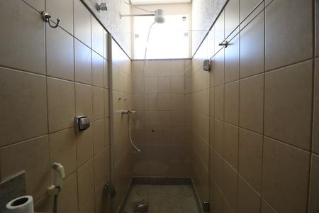 Casa para alugar com 404m², 5 quartos e 2 vagasBanheiro de serviço