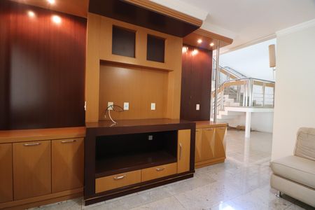 Casa para alugar com 404m², 5 quartos e 2 vagasSala de TV