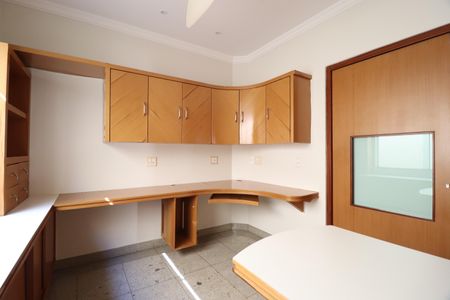 Casa para alugar com 404m², 5 quartos e 2 vagasEscritório