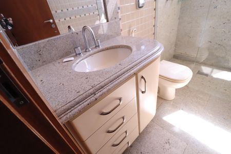 Casa para alugar com 404m², 5 quartos e 2 vagasBanheiro do Quarto 2
