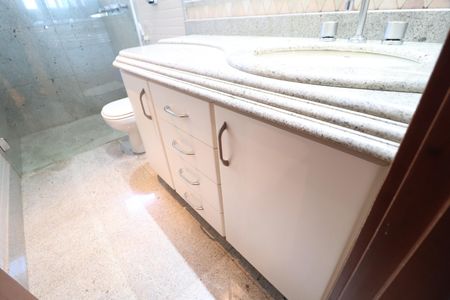 Casa para alugar com 404m², 5 quartos e 2 vagasBanheiro do Quarto 4