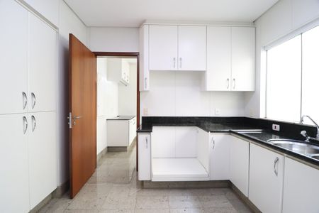 Casa para alugar com 404m², 5 quartos e 2 vagasCozinha
