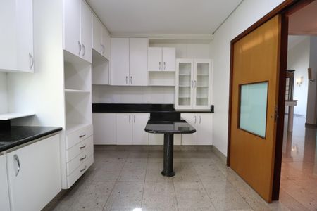 Casa para alugar com 404m², 5 quartos e 2 vagasCozinha