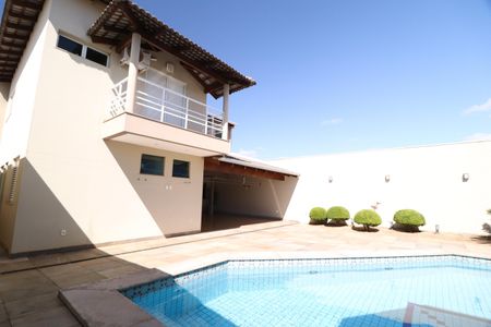 Casa para alugar com 404m², 5 quartos e 2 vagasPiscina
