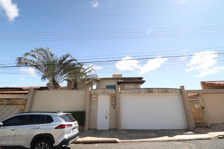 Casa para alugar com 404m², 5 quartos e 2 vagasFachada