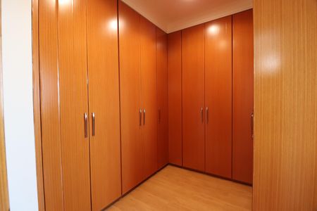 Casa para alugar com 404m², 5 quartos e 2 vagasQuarto 3 - Suíte - Closet