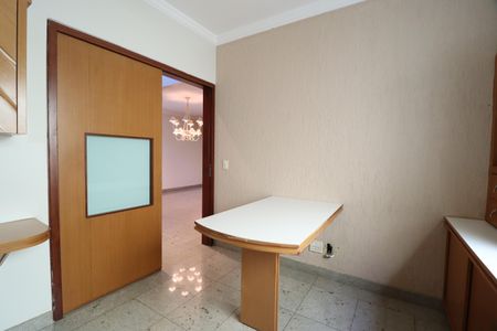 Casa para alugar com 404m², 5 quartos e 2 vagasEscritório