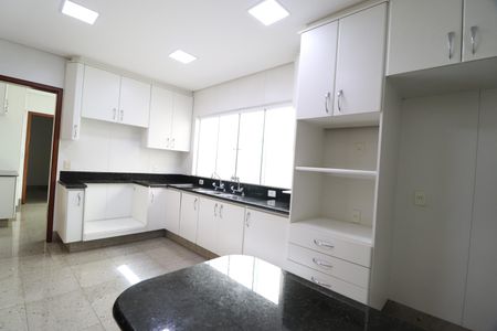Casa para alugar com 404m², 5 quartos e 2 vagasCozinha