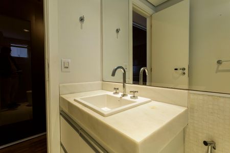 Apartamento à venda com 137m², 2 quartos e 2 vagasBanheiro da Suíte 2