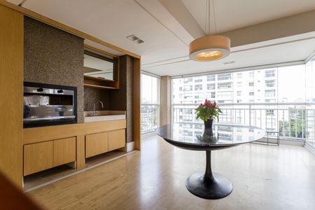 Apartamento à venda com 137m², 2 quartos e 2 vagasSala