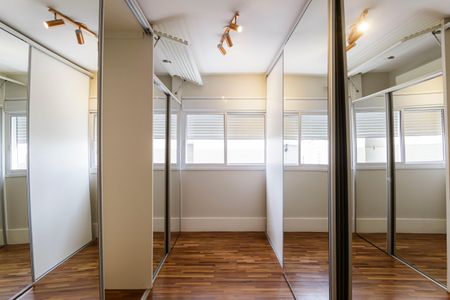 Apartamento à venda com 137m², 2 quartos e 2 vagasCloset da suíte 2