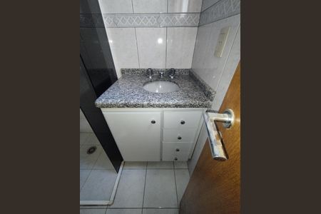 Casa à venda com 173m², 3 quartos e 2 vagasBanheiro - torneira