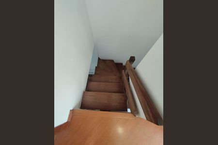 Casa à venda com 173m², 3 quartos e 2 vagasEscada