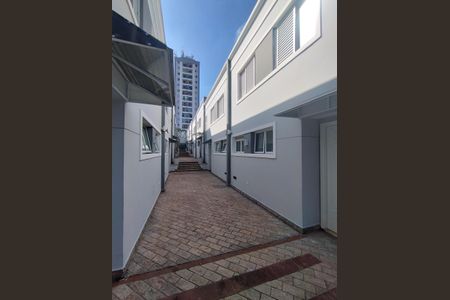 Casa à venda com 173m², 3 quartos e 2 vagasCorredor do Condomínio