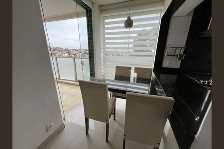 Apartamento à venda com 83m², 2 quartos e 2 vagasCozinha
